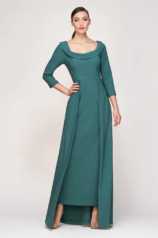 Long - Sleeve Women Dress in Velvet for a Luxurious Winter LookLong - Sleeve Women Dress in Velvet for a Luxurious Winter LookArwen Walk Thru Gown