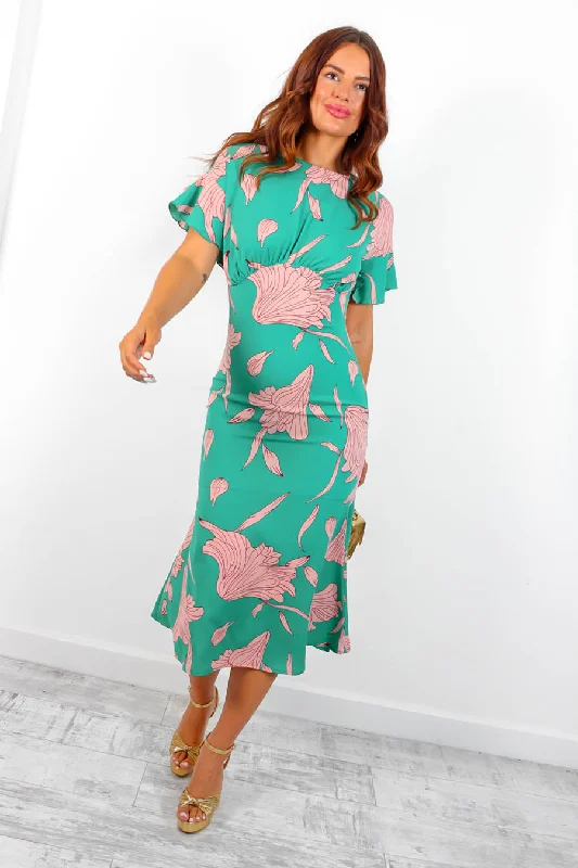 Empire Waist Women Dress to Accentuate the Bust and Conceal the WaistEmpire Waist Women Dress to Accentuate the Bust and Conceal the WaistWhat A Waist - Green Blush Floral Pattern Midi Dress