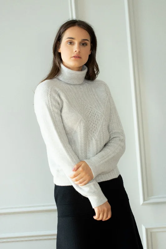 Plus - Size Women Sweater with a Flattering FitTurtleneck Sweater with raglan sleeves