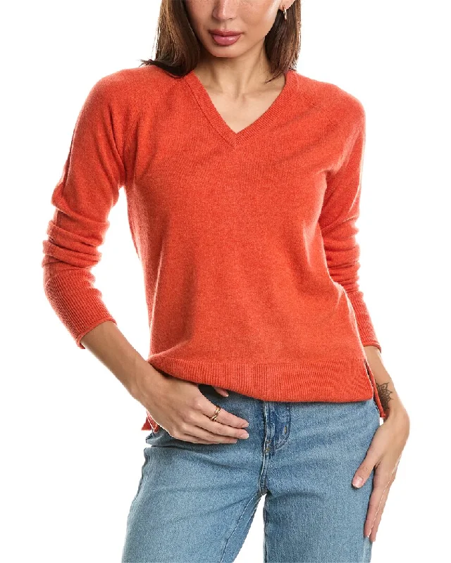 Hand - Knitted Women Sweater with Artisanal CharmForte Cashmere Raglan V-Neck Cashmere Sweater