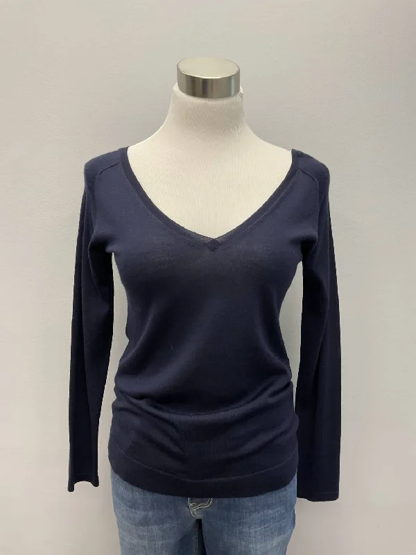 V - Neck Women Sweater to Elongate the NecklineReversible Wool/silk Sweater In Navy