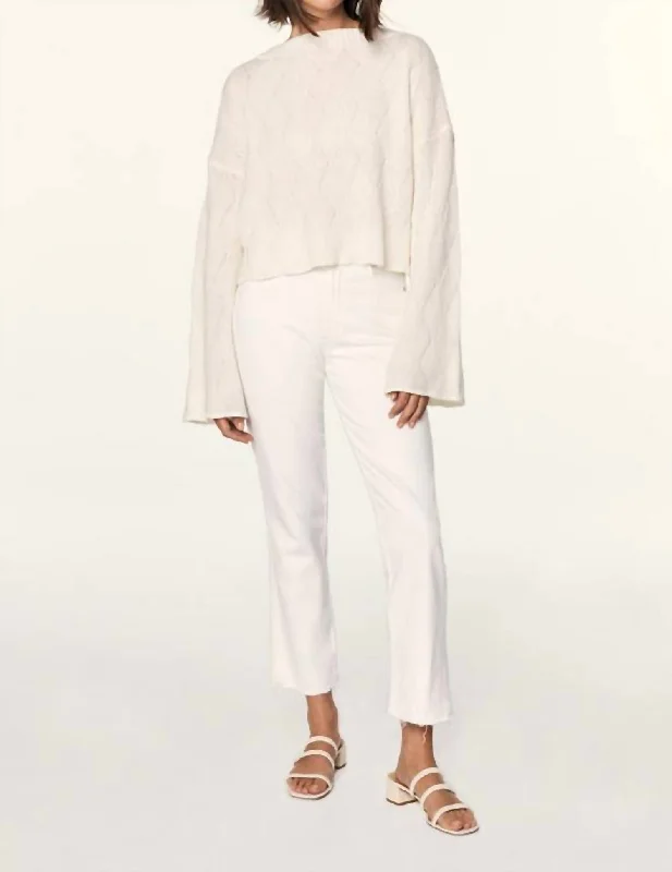 Straight - leg women jeans with a classic and timeless appealChloe Crop Jeans In White Sands