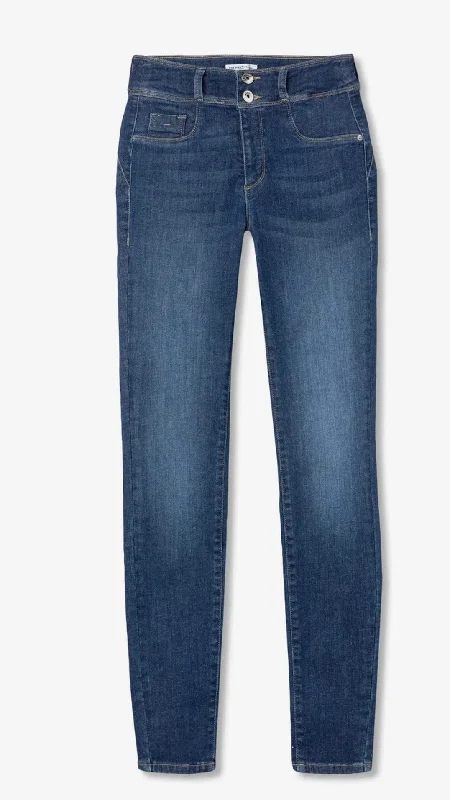 Mom jeans for a nostalgic and casual lookIconic Jeans