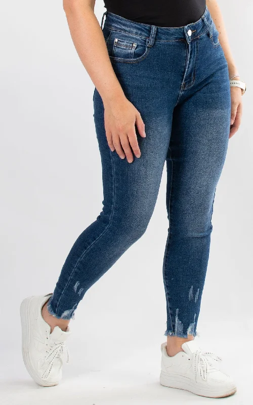 Mom jeans for a nostalgic and casual lookJeans | Skinny Frayed Ankle | Dark Denim