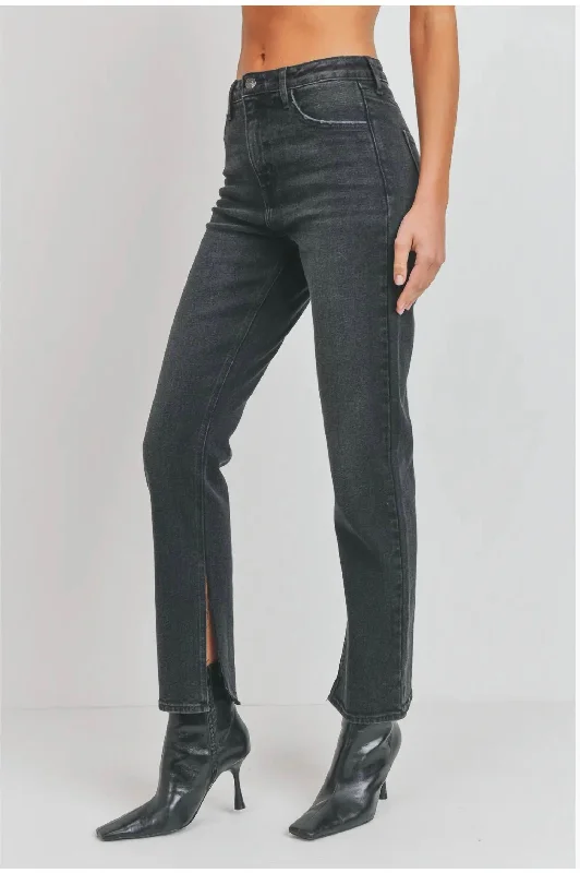 Mom jeans for a nostalgic and casual lookLong-Line Slim Slit Straight in Black