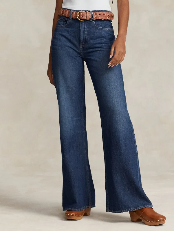 High - rise flare women jeans for a 70s - inspired lookJeans a Zampa con Vita Alta Blu Medio