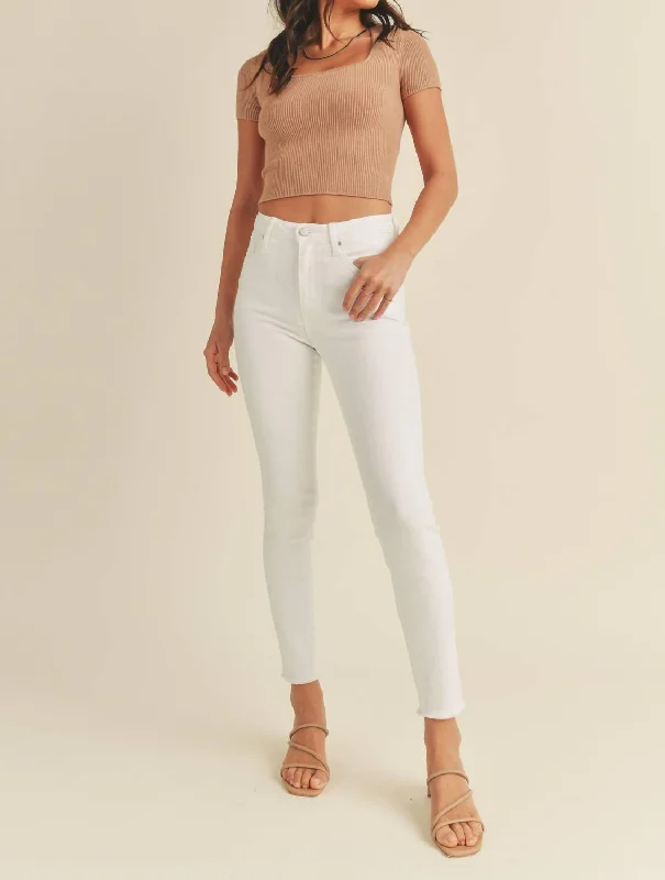 Light - wash women jeans for a fresh and summery appearanceSkinny Mini Fray Hem Jean In White