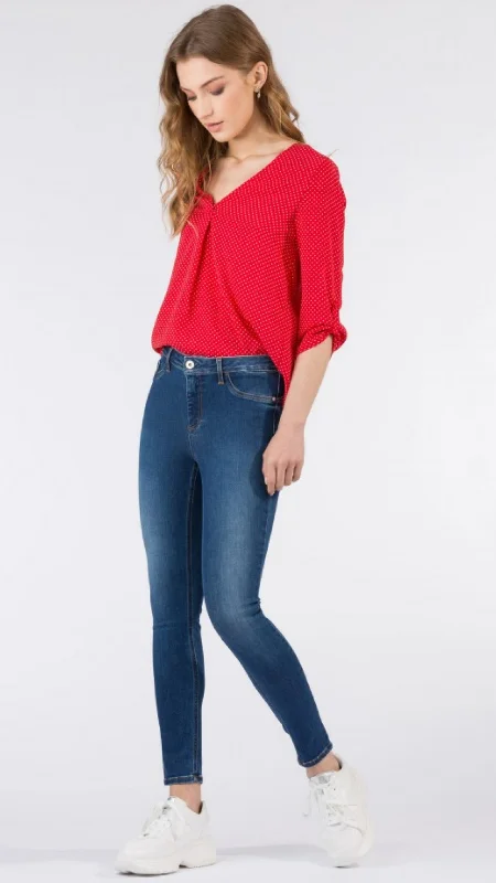 High - rise flare women jeans for a 70s - inspired lookTiffosi Beauty