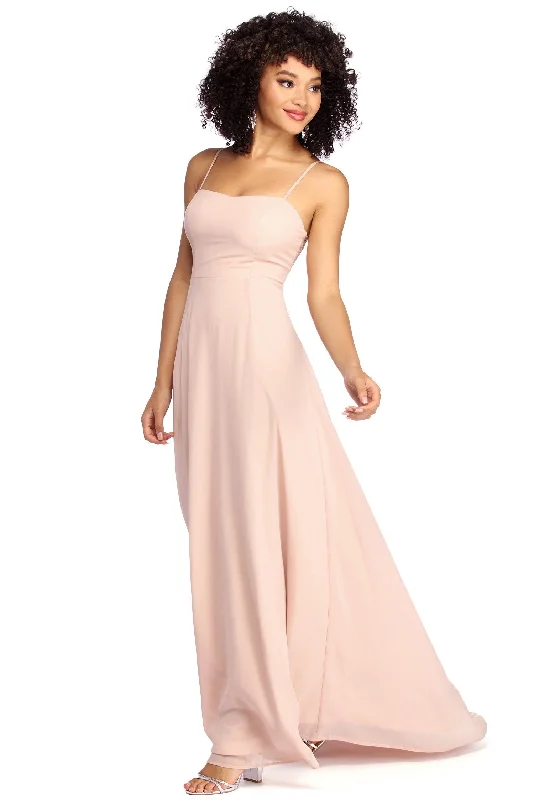 Empire Waist Women Dress to Accentuate the Bust and Conceal the WaistEmpire Waist Women Dress to Accentuate the Bust and Conceal the WaistCynthia Formal Chiffon Sweetheart Dress