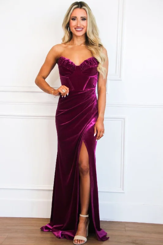 Empire Waist Women Dress to Accentuate the Bust and Conceal the WaistEmpire Waist Women Dress to Accentuate the Bust and Conceal the WaistLennox Strapless Velvet Maxi Dress: Berry