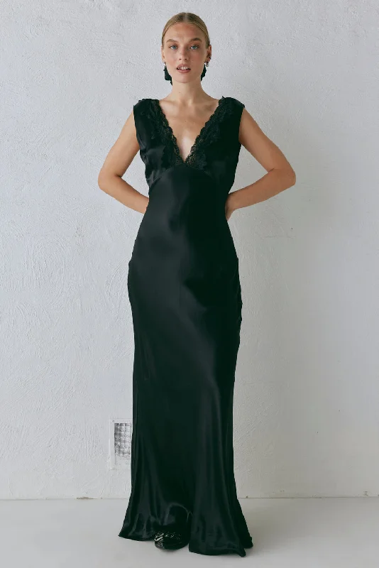 Strapless Women Dress with a Built - in Bra for Comfort and SupportStrapless Women Dress with a Built - in Bra for Comfort and SupportTully Satin Maxi Dress Black